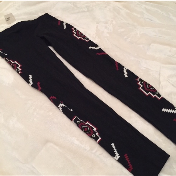 F21 Aztec print leggings size M - Picture 4 of 4